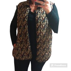 Alble quilted damask and floral print velvet trim vest with pockets